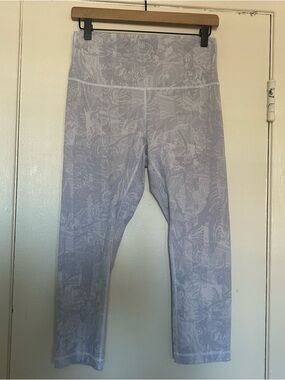 Lululemon Wunder Under High-Rise Crop leggings in the Eternal Wave White pattern